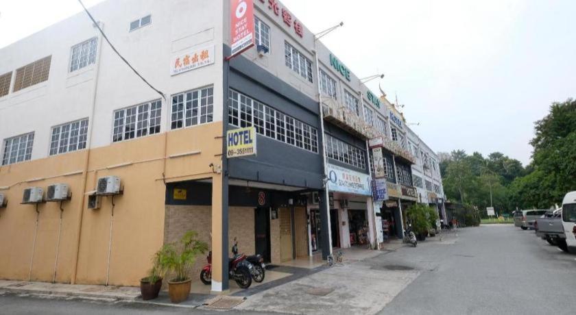 Oyo 1190 Nice Stay Hotel Raub Bagian luar foto